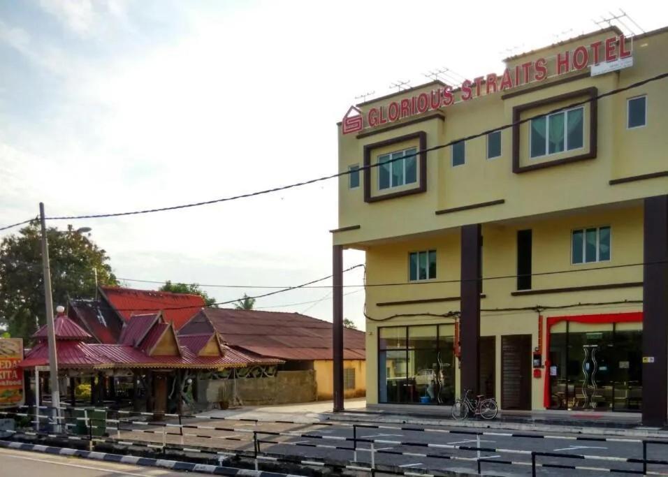Glorious Straits Hotel Malacca Bagian luar foto